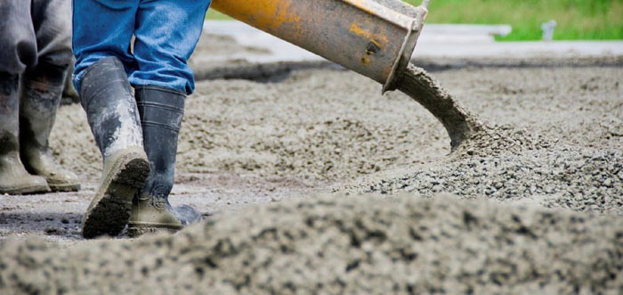 turnare beton in curte