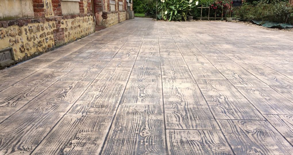 beton amprentat imitatie lemn