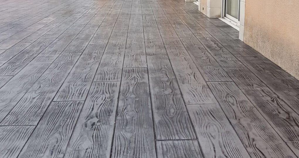 beton amprentat model lemn