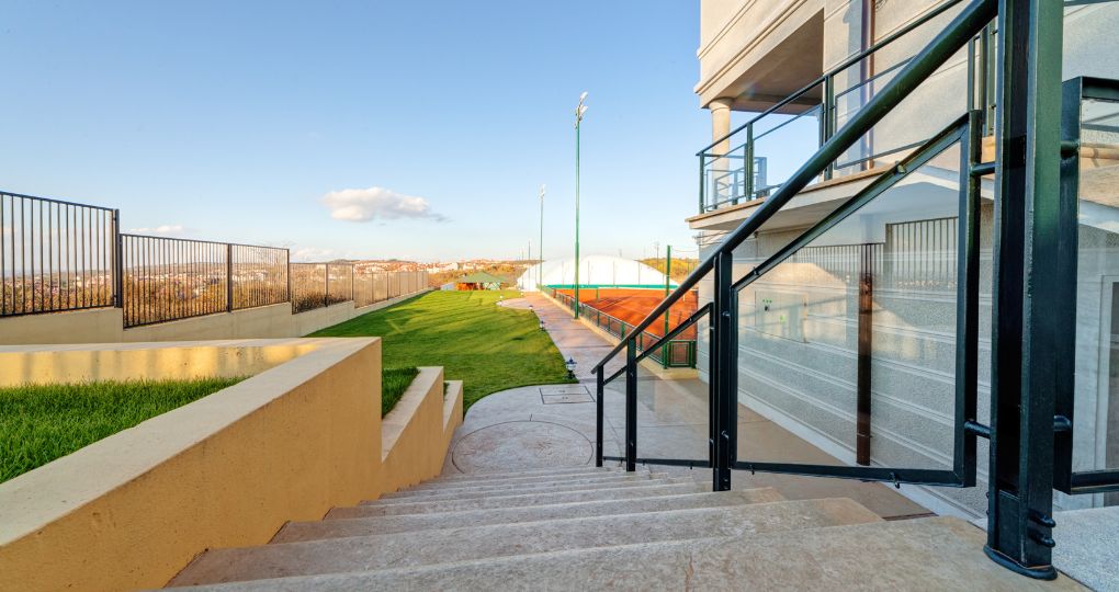 Curte beton amprentat: Solutia perfecta in design si rezistenta
