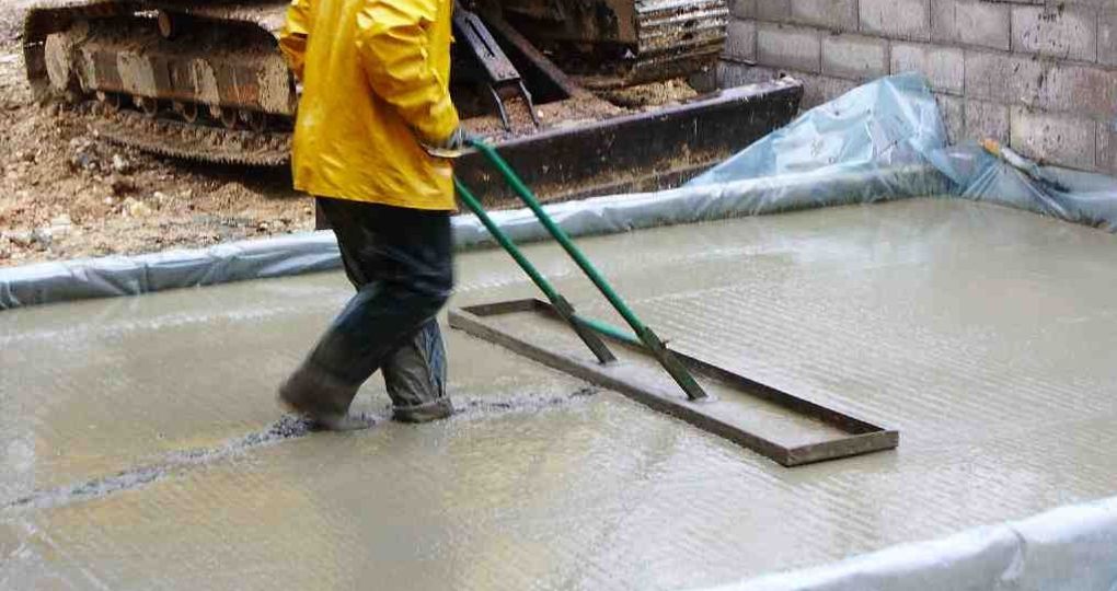 Ce se întâmplă dacă plouă peste betonul proaspăt turnat