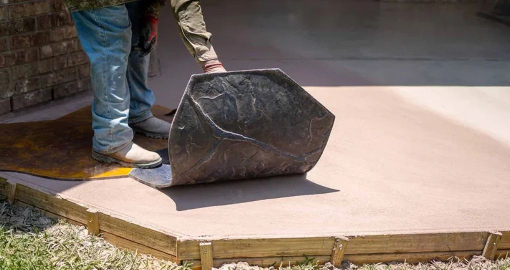 După cât timp se decofrează betonul amprentat